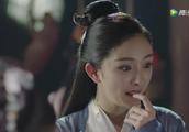 Help up shake: Yang Mi small expression adds cent 