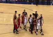 Contest of warm up of Chinese male basket erupts conflict, the player rushs to be punished to leave