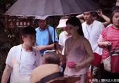 Fan Bingbing takes exposure of play stage photo, the too cool and refreshing dress that wear was app