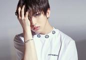 Cai Xukun and Wang Junkai differ one year old only, baseball bumping into unlined upper garment is t