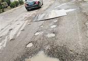 Citizen of the bumpy on golden sheep road expects the road of door mouth bumps no longer