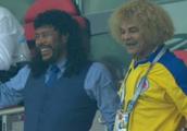 3 balls are banner! Two old bleachers laugh at Colombia to spend