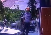 Be abhorrent! Bank one man steals the city storage battery is patted! Doubt of complete set equipmen