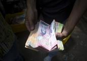 Inflation is amounted to 32714% , venezuela issues new money take out 5 