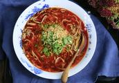 The practice of Sichuan noodles with peppery sauce