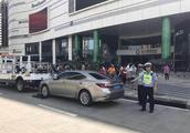Severity of policeman of big talk public security hits motor vehicle of ambitious square a section o
