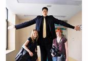 2 meters 42 " the first giant of Asian " Zhang J