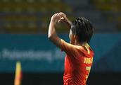 Women football 5 than 0 win a ball 1 picture is too sweet! Gu Xiuquan is punished goal of bleachers