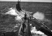 Submarine is surrounded by 30 enemy war ship n is extinct be forced deputy coxswain of rise beg for