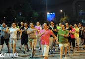Aunt of Qingdao square dance becomes collective cr